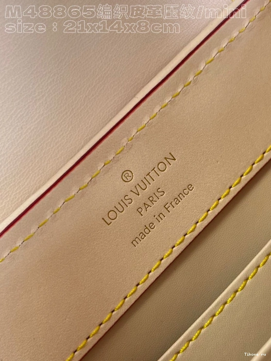 Cheap MINI-21*14*8CM CAPUCINES LOUIS VUITTON 0814